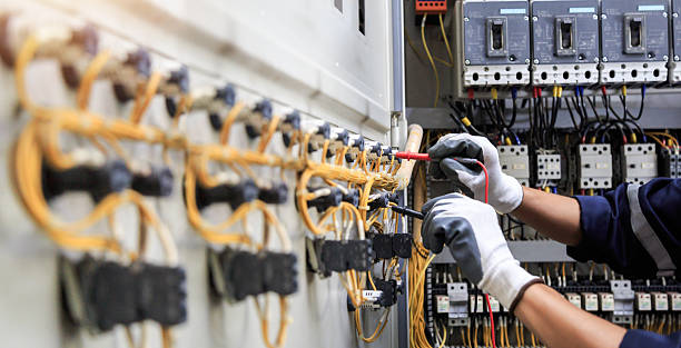 Professional Electrician technician working in Goulding, FL